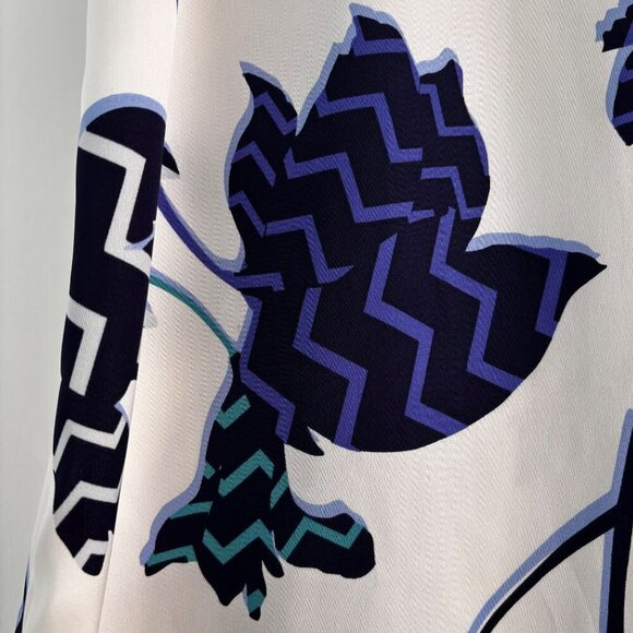 Classiques Entier Silk Top Size M Sleeveless V Neck White Blue Coastal - Picture 3 of 7